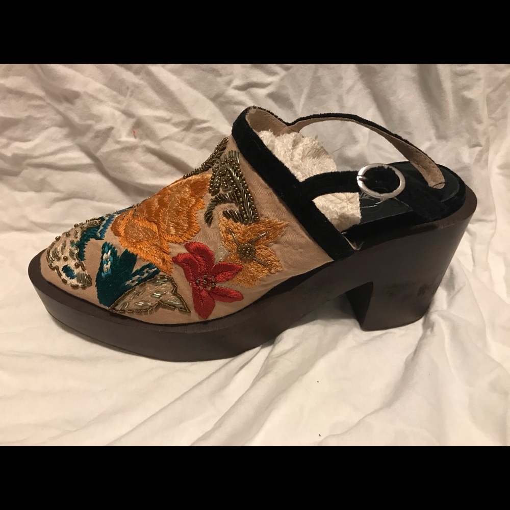 Free People embroidered clogs unworn size 7.5